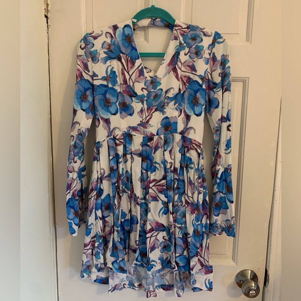 Free People Tegan Blue Floral Cutout Mini Dress Bell Sleeves size 4 boho garden